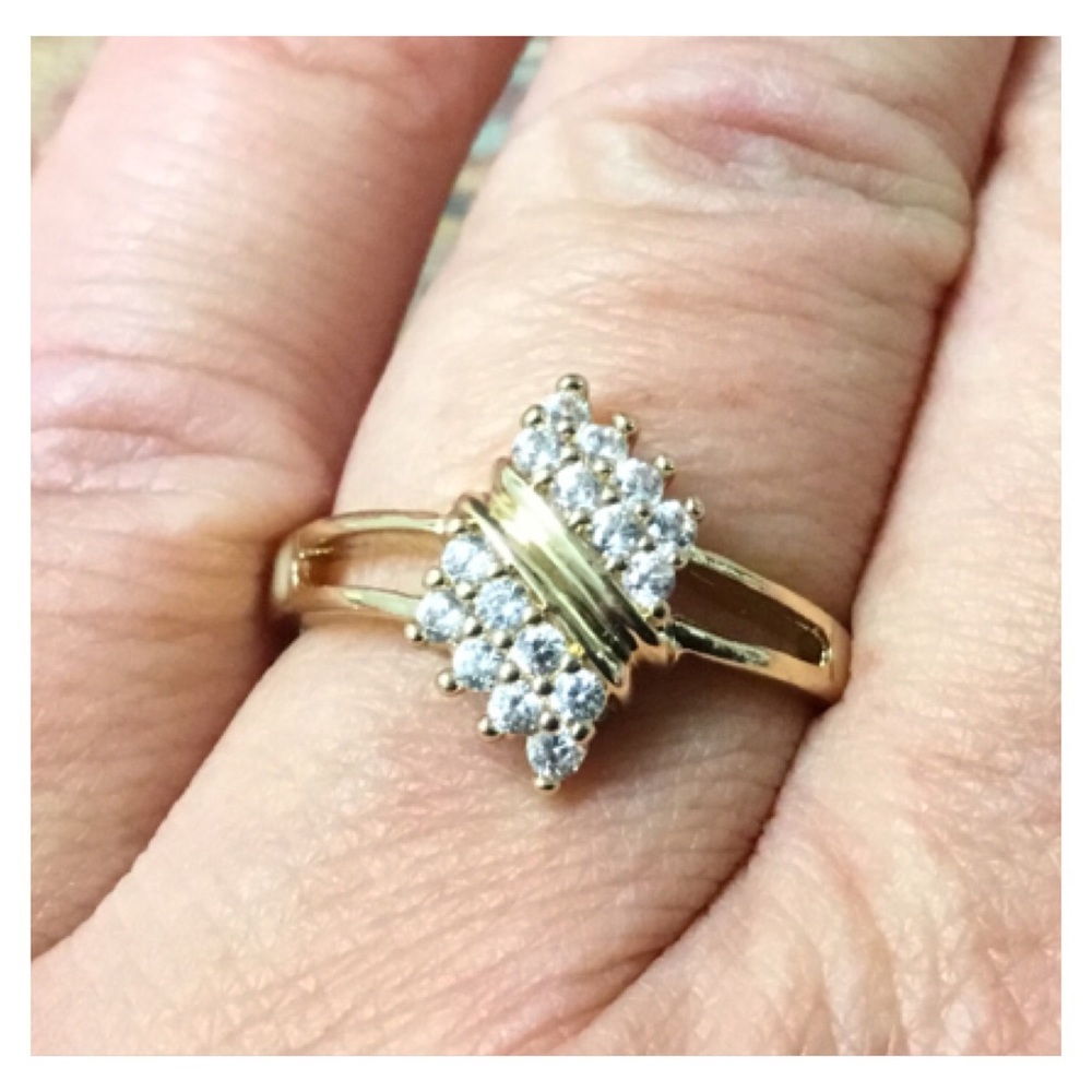 Beautiful New Gold Crystal Ring